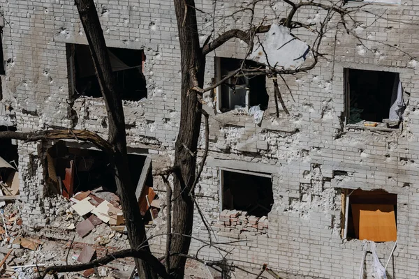 Chernihiv Ukraine 2022: A destroyed building after air attack. Result of rocket or artillery shelling residential buildings by Russian Federation army. Ruins during War of Russia against Ukraine. — стоковое фото