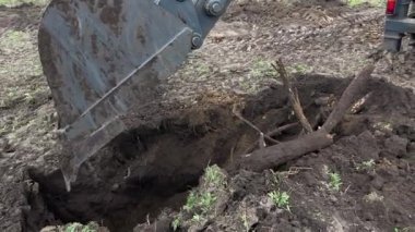 Traktör kovası arkaplanda arızalı. Yakın plan. Yüksek kalite 4k görüntü