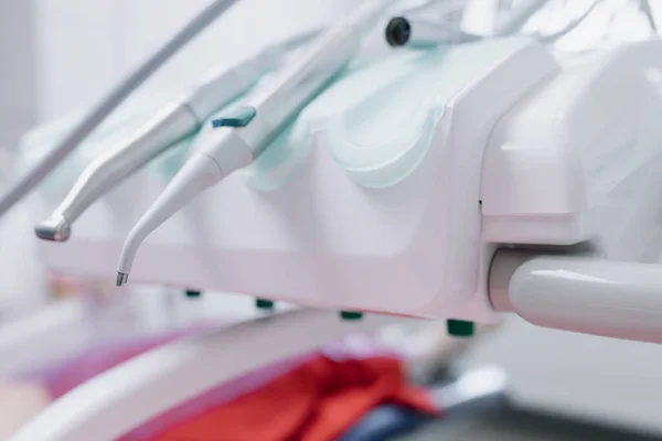 Nowoczesny Gabinet Dentystyczny Wyposażenie Narzędziami Leczenia Stomatologicznego Klinika Stomatologiczna Zamknij — Zdjęcie stockowe