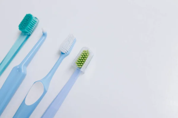 Four Toothbrushes Different Heights White Background Place Your Text High — Stock Photo, Image