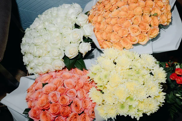 Kilka Bukietów Kolorowe Kwiaty Selektywne Ostrość Zbliżenie Wysokiej Jakości Zdjęcie — Zdjęcie stockowe