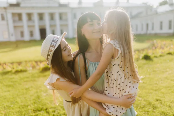 Children Bring Sun All Our Days Mother Two Daughters Kissing — Stock Photo, Image