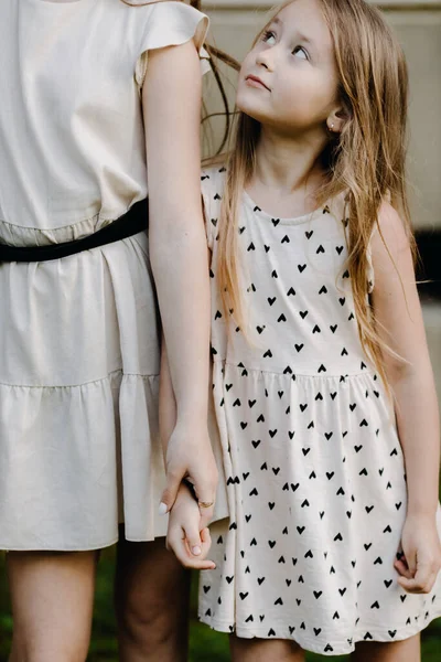 Portrait Little Girl Holding Her Sister Hand Looking Her High — Stock Photo, Image