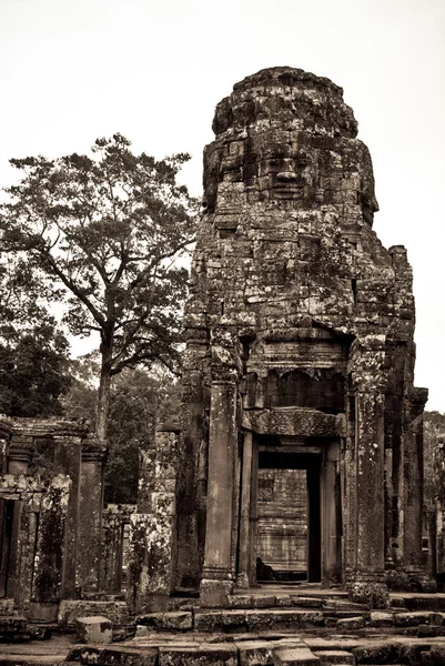 Jedním z chrámu bayon, angkor thom, siem reap, Kambodža — Stock fotografie