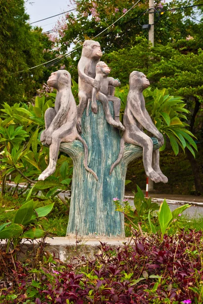 Denkmal für Affen, krong kep, Kambodscha — Stockfoto