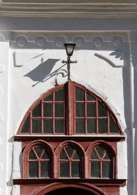 Chernigov şehrinin Dönüşüm Katedrali 'nin antik ahşap pencereleri. Tapınak 1679 'da Ukrayna' nın celladı Mazepa 'nın parasıyla kuruldu..