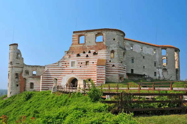 Janowiec Castle built in between 1508-1526. Janowiec, Lublin Voivodeship, Poland.