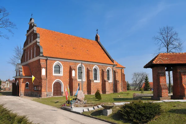 圣玛格达莱娜晚期哥特式教堂Kwieciszewo Kuyavian Pomeranian Voivodeship — 图库照片