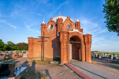 1730 'dan beri mezarlık şapeli. Zbiersk, Büyük Polonya Voyvoda, Polonya.