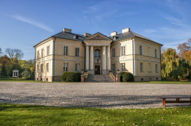 Dobrzyca 'daki saray ve park kompleksi, Büyük Polonya Voyvoda şehir.