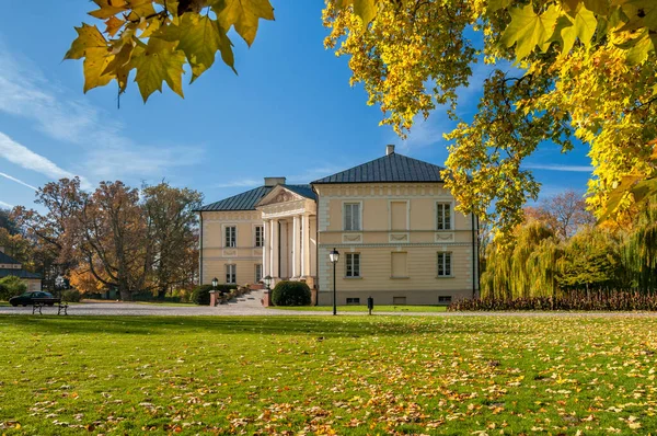 Kompleks Pałacowo Parkowy Dobrzycy Miasto Województwie Wielkopolskim — Zdjęcie stockowe