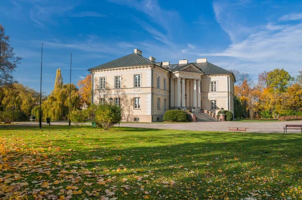 Kompleks Pałacowo Parkowy Dobrzycy Miasto Województwie Wielkopolskim Zdjęcia Stockowe bez tantiem
