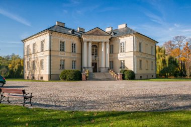 Dobrzyca 'daki saray ve park kompleksi, Büyük Polonya Voyvoda şehir.