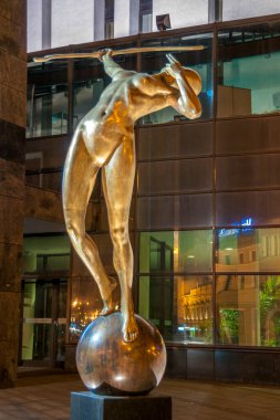 Archer, Opera Nova 'dan önce. Bydgoszcz, Kuyavian-Pomeranya Voyvodeship, Polonya.