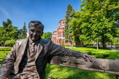 Cerrah yardımcısı Dr. hab 'ın anıtı. Zygmunt Mackiewicz. Bydgoszcz, Kuyavian-Pomeranya Voyvodeship, Polonya.