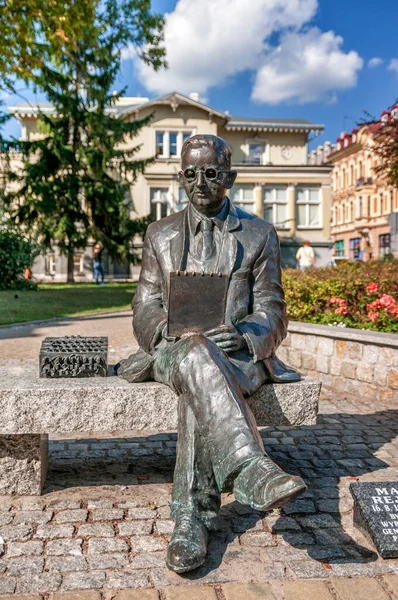 Anıt - Marian Rejewski 'nin bankı. Bydgoszcz, Kuyavian-Pomeranya Voyvodeship, Polonya.