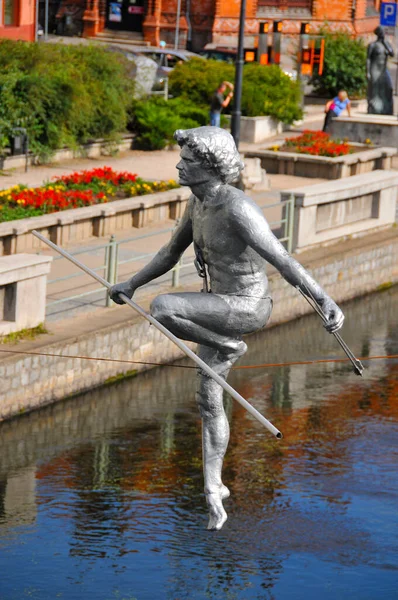 Passing River Sculpture Suspended Rope Brda River Bydgoszcz Kuyavian Pomeranian ロイヤリティフリーのストック画像