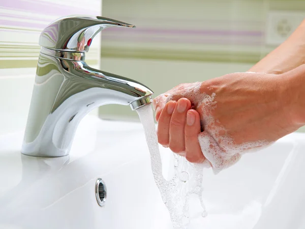 Миття рук. Очищення рук. Гігієна — стокове фото