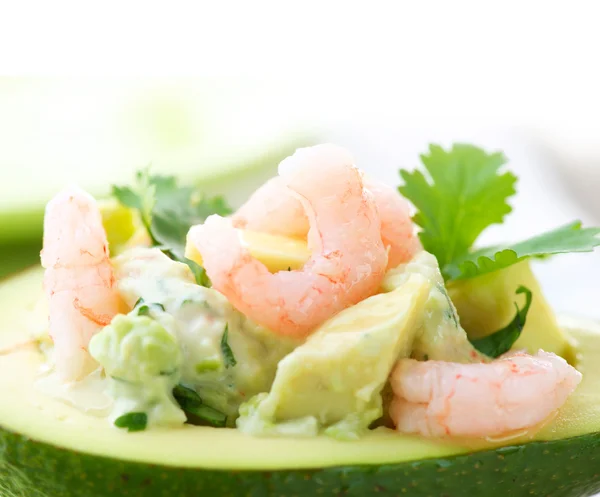 Salada de Abacate e Camarões. Imagem de close-up — Fotografia de Stock