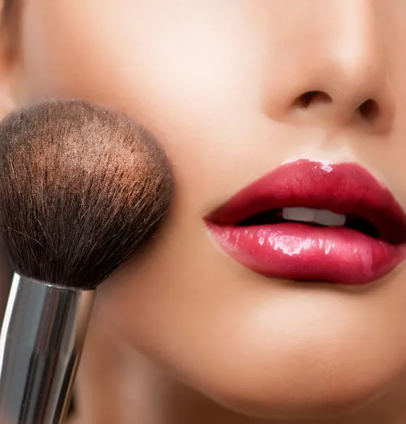 Make-up closeup. Cosmetic Powder Brush. Perfect Skin — Stock Image Make-up closeup. Cosmetic Powder Brush. Perfect Skin Stock Picture