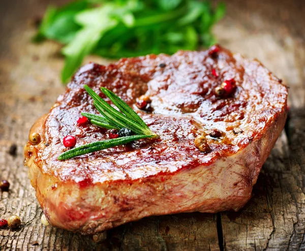 Carne. Bistecca alla griglia — Foto Stock