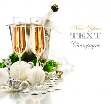 Yeni yıl kutlama. iki şampanya bardağı