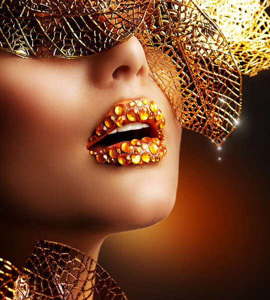 Luxury Golden Makeup. Beautiful Professional Holiday Make-up