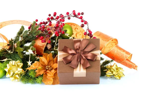 Kerstmis decoratie en geschenk doos. decoraties voor de feestdagen — Stockfoto