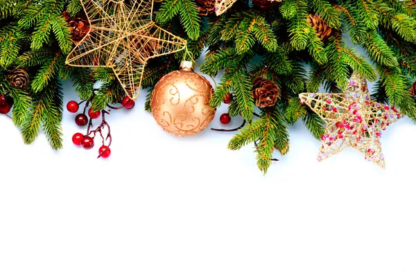 Beyaz arka planda izole edilmiş Noel süslemeleri — Stok fotoğraf