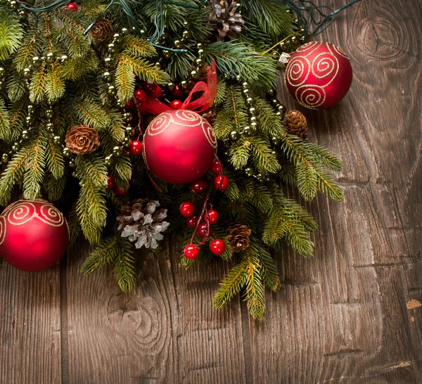 Décoration de Noël. Décorations de vacances sur fond en bois — Photo