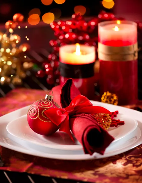 Nakrycie świątecznego stołu. Dekoracje wakacyjne — Zdjęcie stockowe