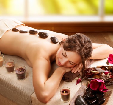 taş masajı. günlük bakım. Spa Salonu