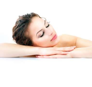Spa. taze sağlıklı bir cilt ile güzel bir genç kadın