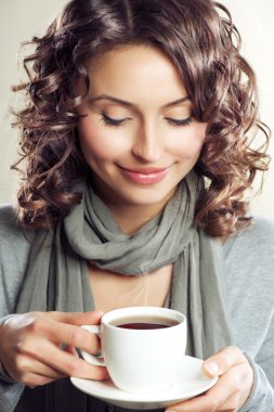 güzel bir kadın kahve veya çay içme