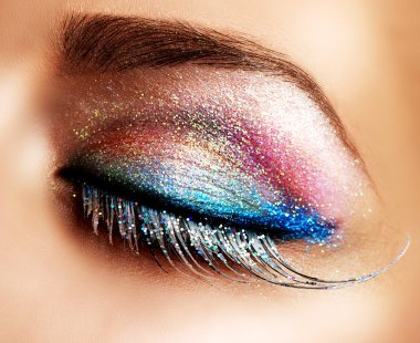güzel gözlerin tatil makyaj. false lashes