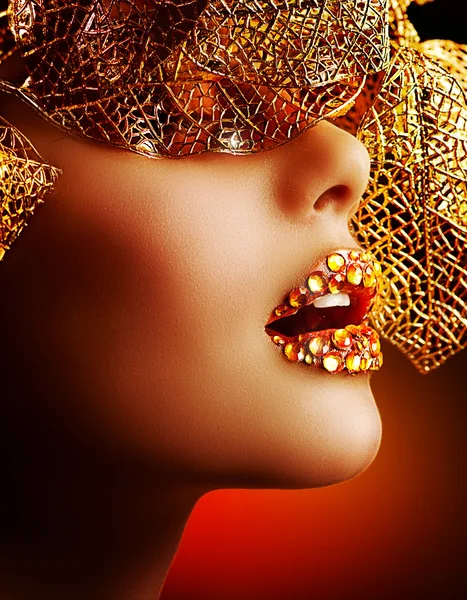 Altın lüks makyaj. güzel tatil profesyonel makyaj