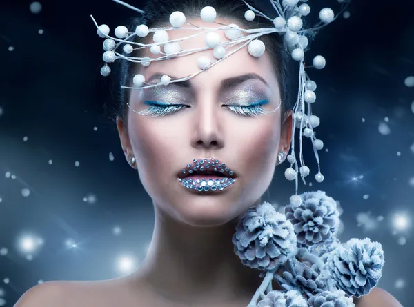 Kobieta piękna zima. makijaż dziewczyna Boże Narodzenie — Zdjęcie stockowe
