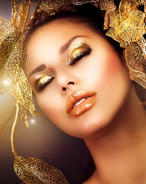 Mode glamour makeup. Holiday guld makeup — Stockfoto