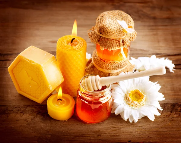 Μέλι σπα. υγειονομική περίθαλψη. Σαπούνι χειροποίητο μέλι. φυσικές θεραπείες — Φωτογραφία Αρχείου
