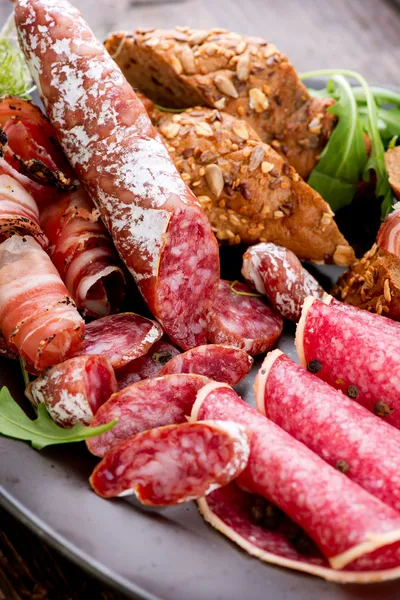 Salsicha. Vários presunto italiano, Salame e Bacon — Fotografia de Stock
