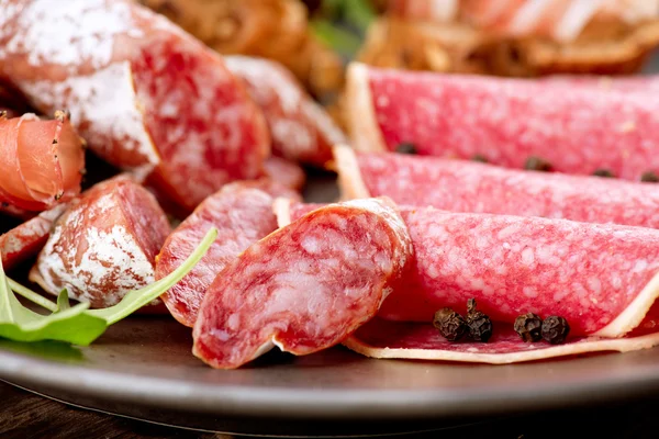 Salchicha. Varios jamón italiano, salami y tocino — Foto de Stock