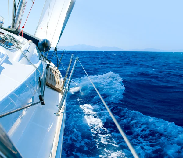 Yacht. Voile. Yachting. Tourisme. Style de vie de luxe — Photo