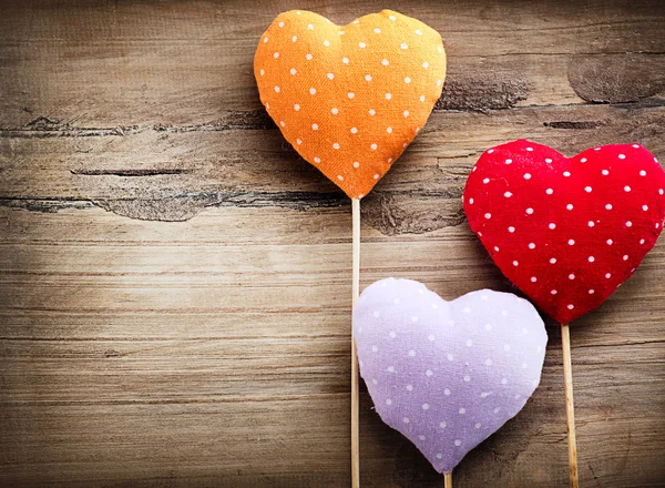 Ročník ručně valentinky srdce dřevěné pozadí — Stock fotografie