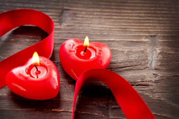 Valentines Hearts kaarsen boven hout. Aftelkalender voor Valentijnsdag — Stockfoto