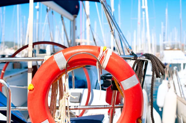 Γιοτ. ιστιοπλοΐα. Yachting. τουρισμού. πολυτελή τρόπο ζωής — Φωτογραφία Αρχείου