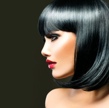 güzel esmer kız. saç kesimi. saç modeli