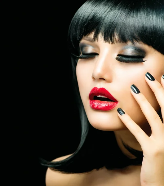 Mode meisje close-up. rode lippen en zwart nagels — Stockfoto