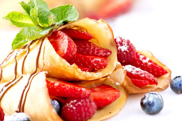 Crepes With Berries. Crepe with Strawberry, Raspberry, Blueberry — Stock Photo, Image