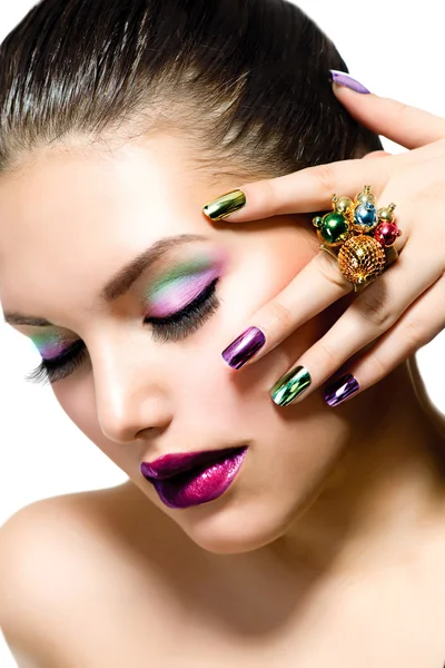 Modeschönheit. Maniküre und Make-up. Nagelkunst — Stockfoto