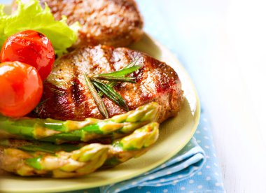 ızgara dana biftek etin üzerine beyaz